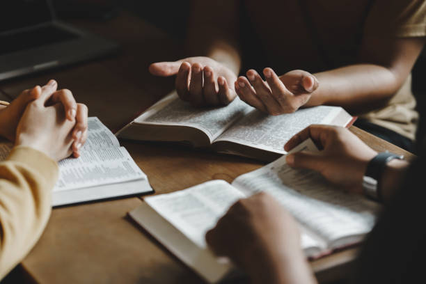 Como fazer devocional em casal: guia completo
